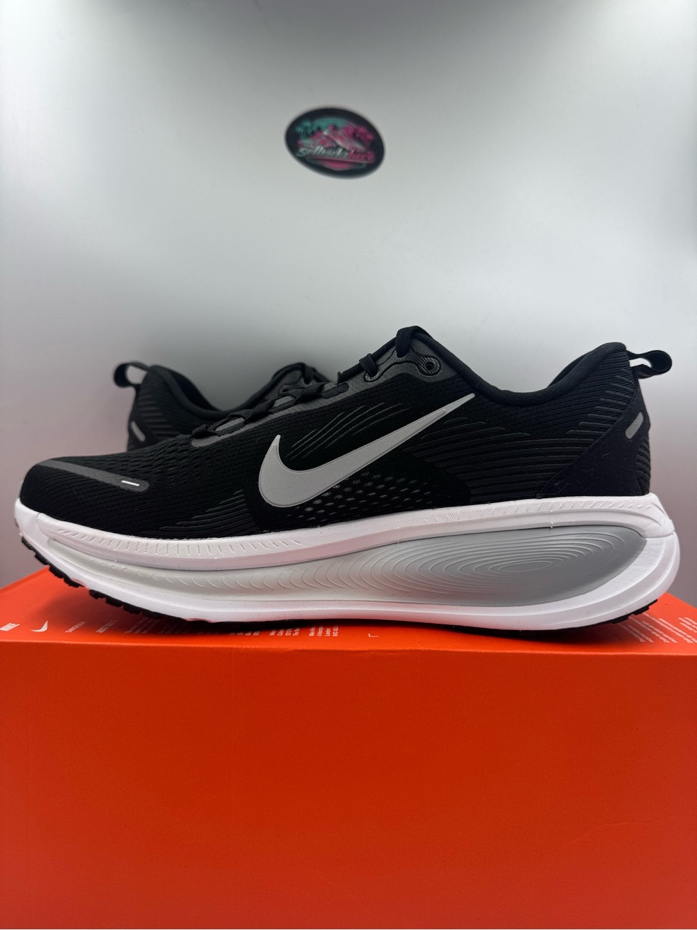 Nike Vomero 18 Black Wolf Grey Silver BRAND NEW Size 10 Women - Picture 6 of 8